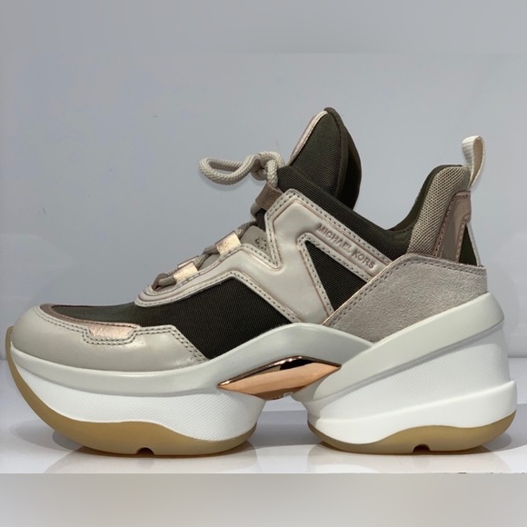 Like new! Only used once inside the house! - Picture 3 of 14